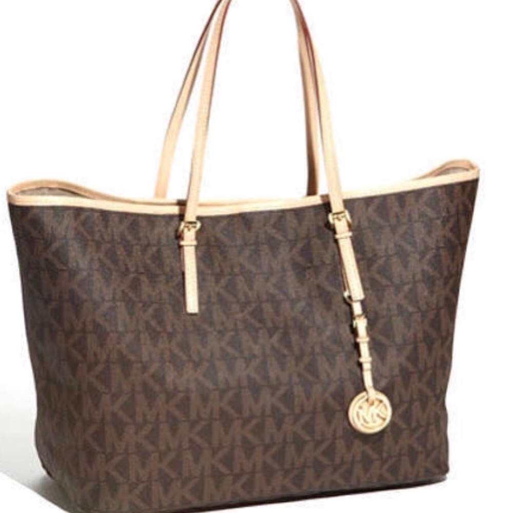 Michael Kors adorable Purse.